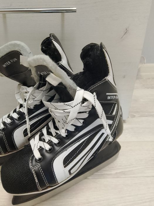 Хоккейные коньки продаются