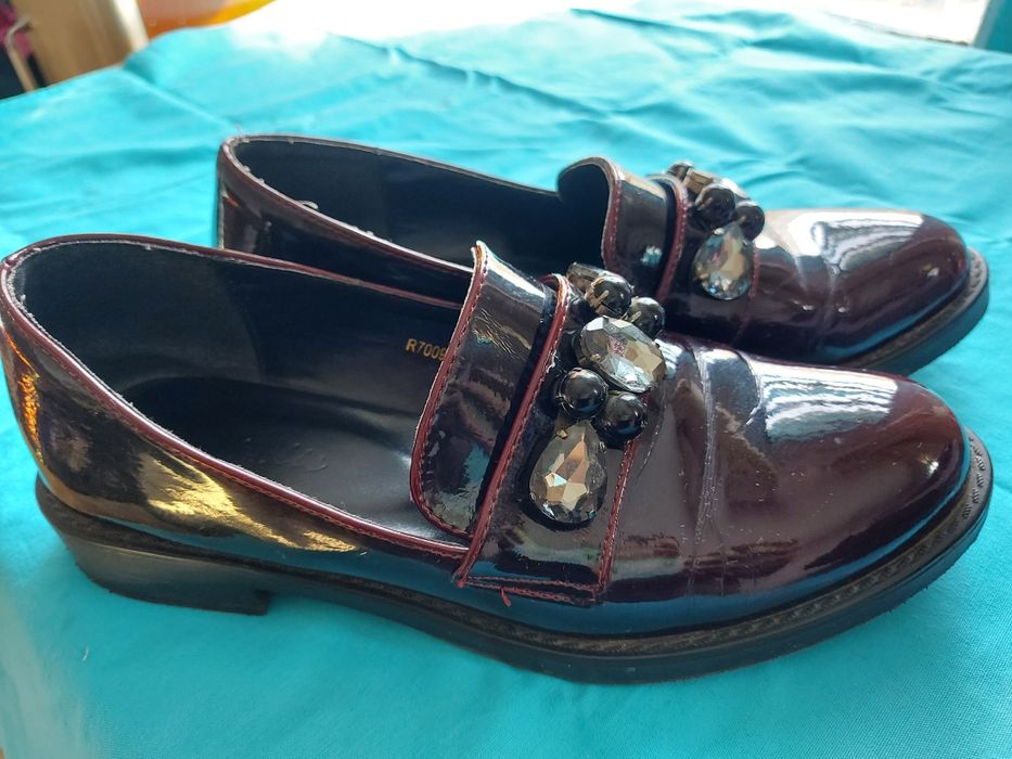 Продам лакированную обувь