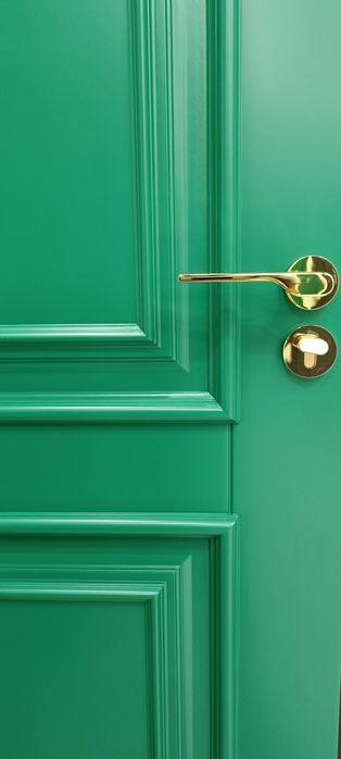 Покраска между комнатные двери