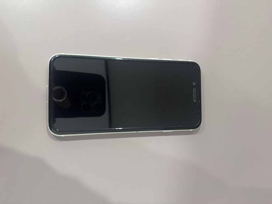 iPhone SE продается