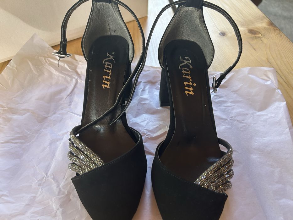 Papuci negri cu toc Stare buna!
