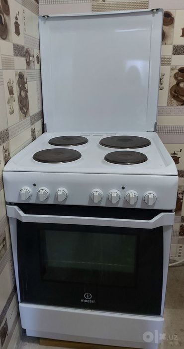 Отличная  электрическая плита  Indesit-Итальянская!
