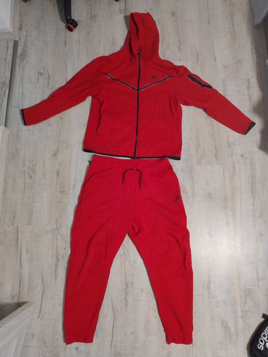 Nike tech fleece roșu