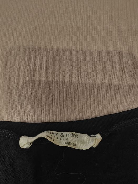 Продавам блуза с къс ръкав