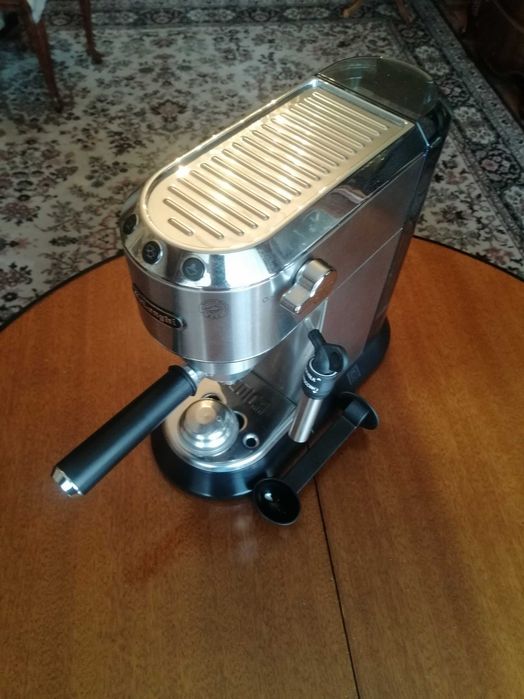 Кофеварка Delonghi.