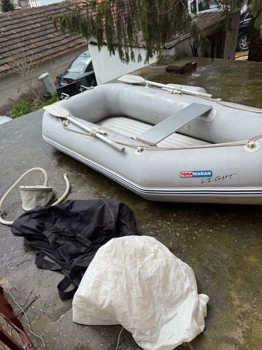 Продавам лодка Tohamaran 2,80
