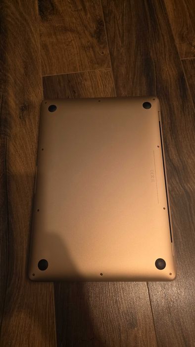 Apple Macbook Air M1 8GB RAM, 256GB,  display defect dar functional.