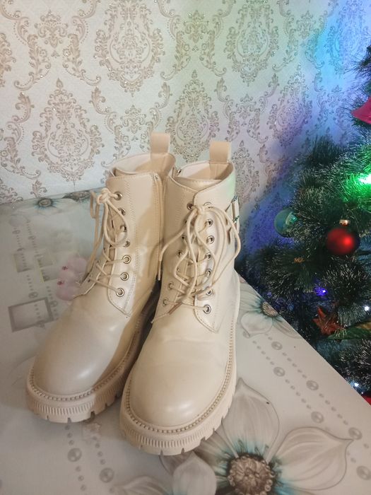 Продам сапоги новые