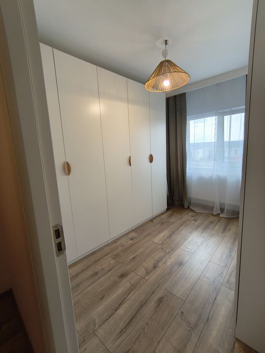 Vând apartament 4 camere Mioveni, renovat total, liber, finisaje deosebite
