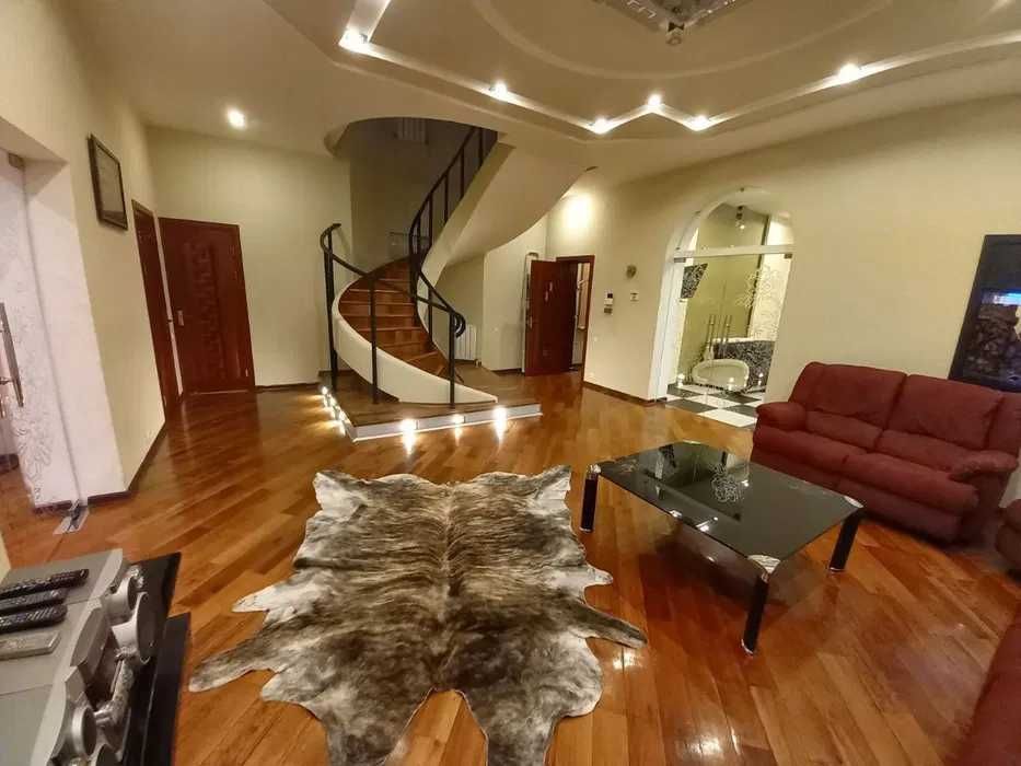 Сдаю Евродом 4-соток на Шахристанском / id8857 /