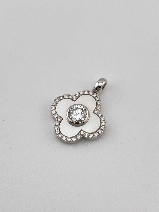 Кулон с перламутром и бриллиантами