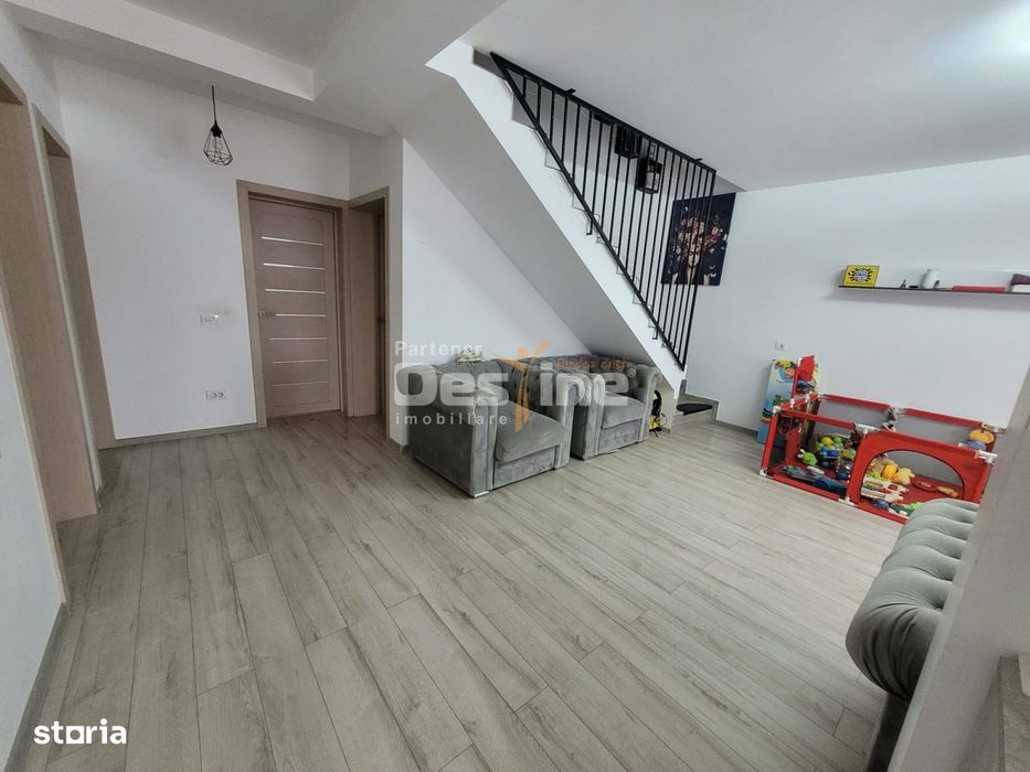 Casa LUNCA CETĂȚUII, 3 camere, decomandat, mansarda + parcare