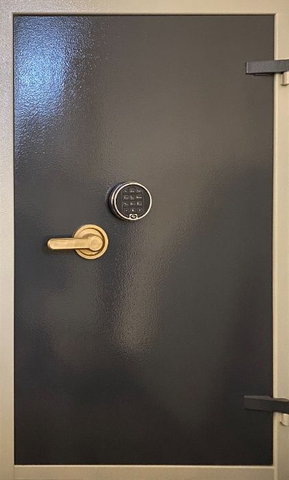 Seif nemtesc cu cifru electronic