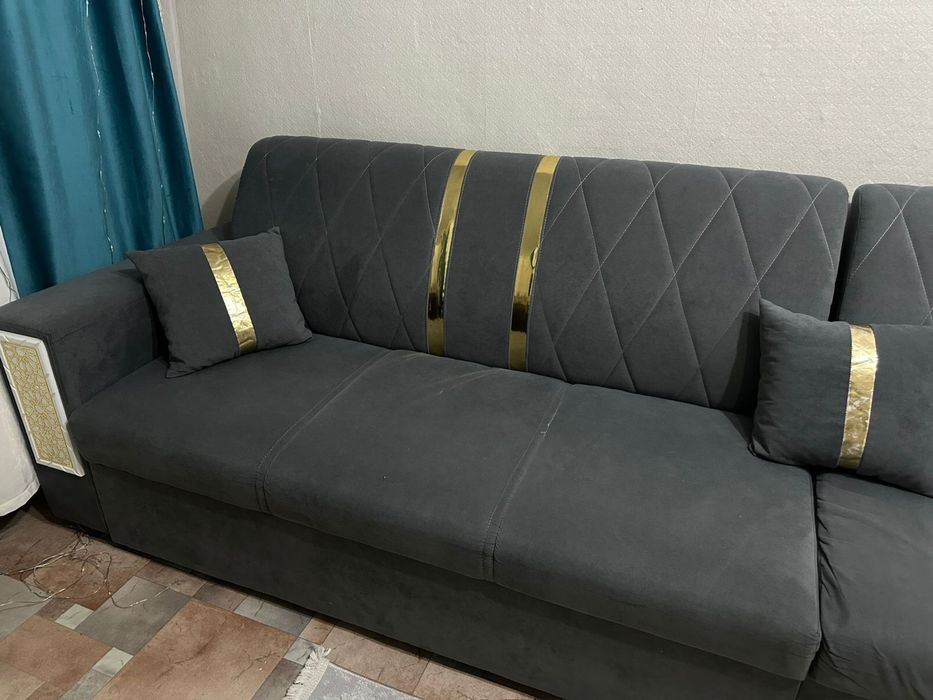 Продам диван гостиной