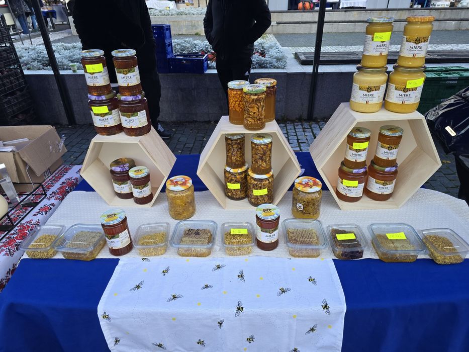 Vând miere de albine  floarea soarelui  si Poliflora