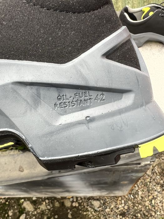 Vand pantofi protectie Uvex marimea 42