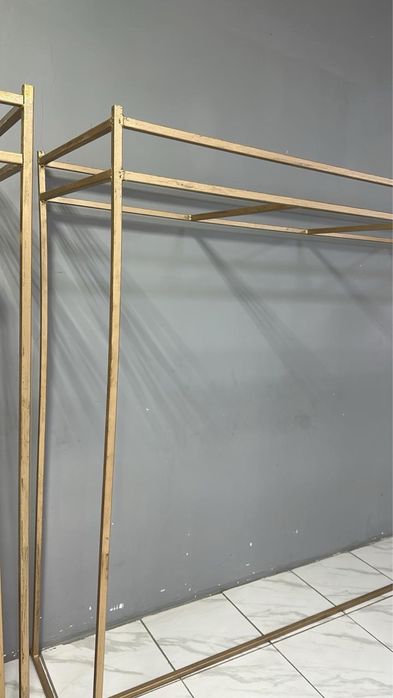 Рейлы золотистые для магазина одежды