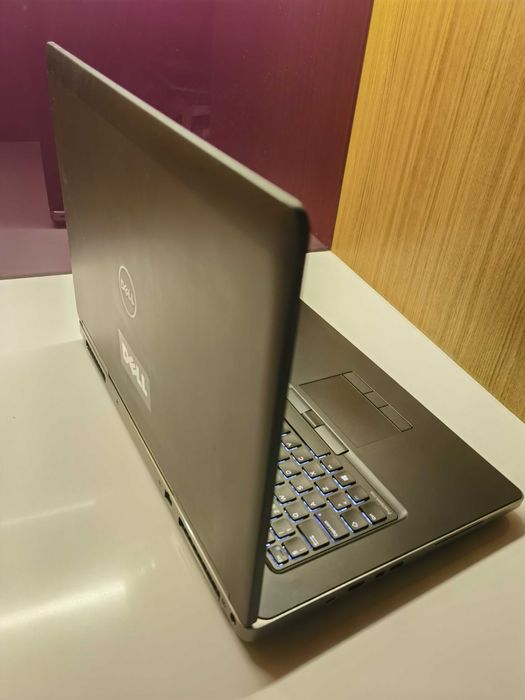 Лаптоп Dell Precision 7720 (17.3") + Подарък чанта
