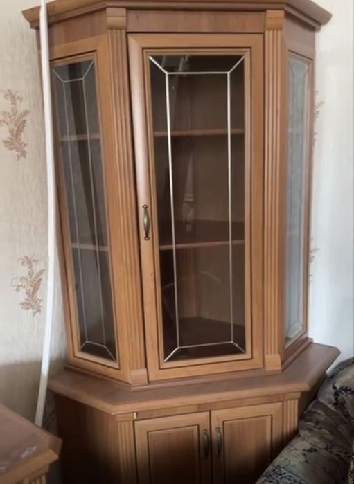 Шкаф витрина для зала и комод