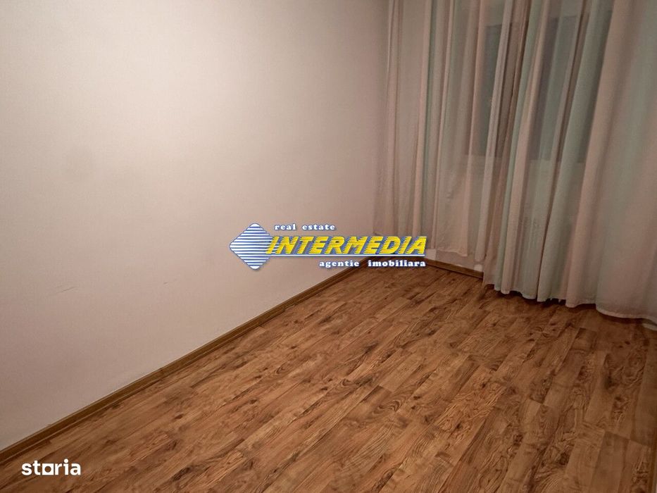 Apartament de închiriat 3 camere| etaj 3| zona Cetate