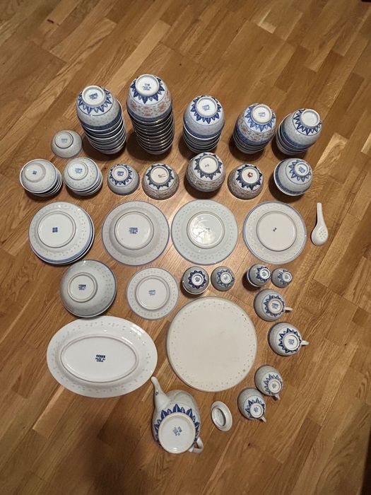 Colecție de boluri, farfurioare și cești chinezești bob de orez