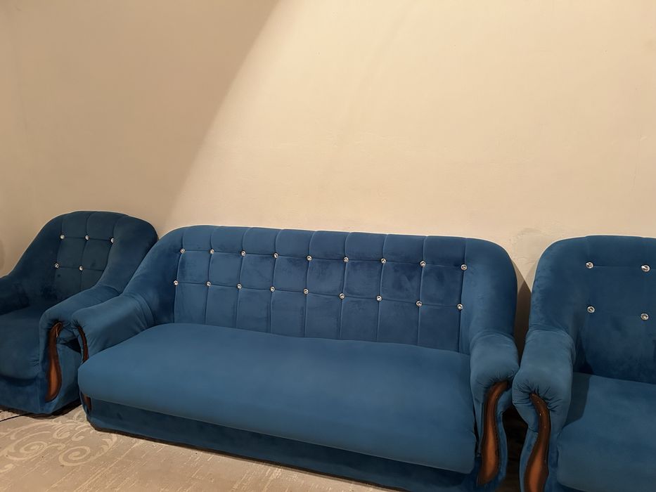 Жақсы күйдегі жұмсақ диван