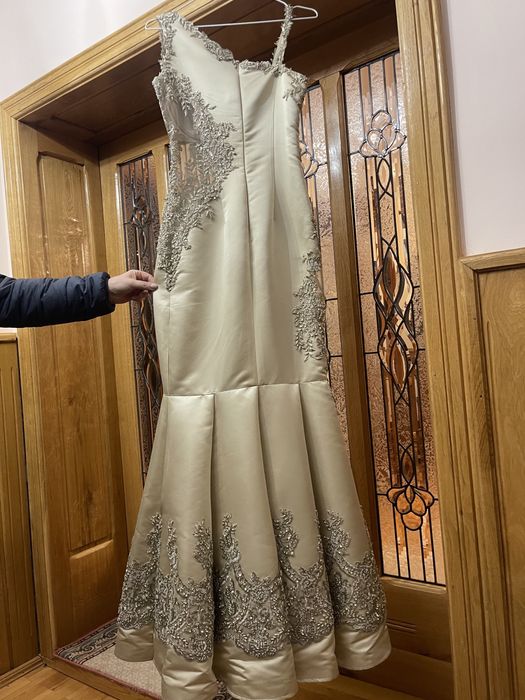 Rochie lunga cusuta manual
