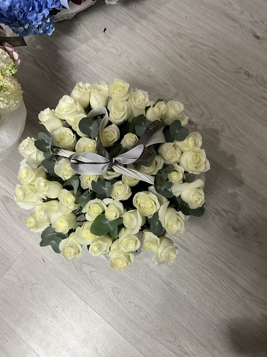 Букет корзина с роз