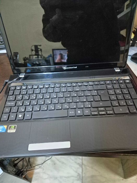 Лаптоп Packard Bell RAM 3GB 256 SSD Intel I3-380M,Nvidia GT420 1gb