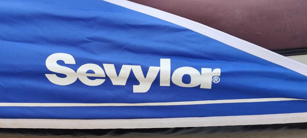 Надуваем каяк Sevylor Hudson триместен