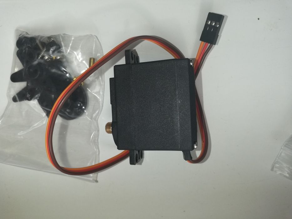 Servo motor MG996R navomodel pescuit