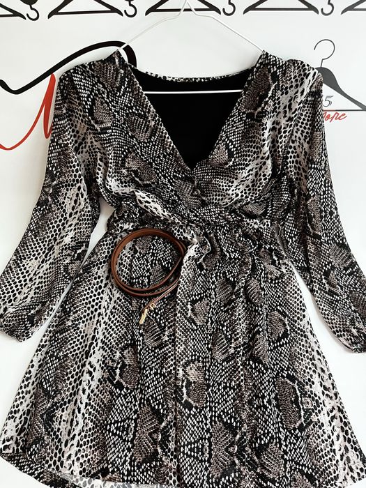 Рокля със змийски принт