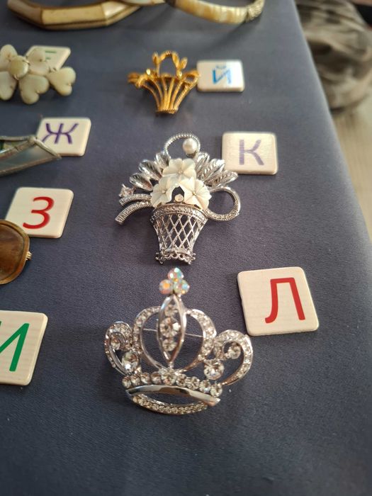 Колекция брошки и медальони
