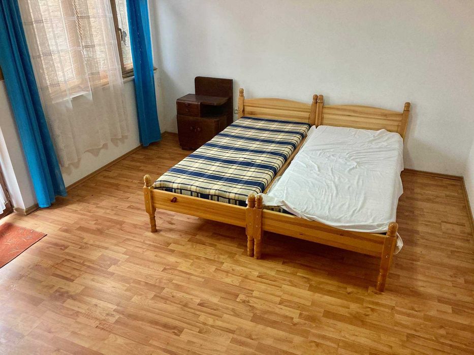 Дава се под наем Тристаен апартамент в Бургас, Център - 90 кв.м за 250 € - Снимка #1