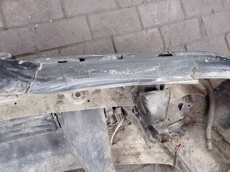 Передний бампер БМВ Е38