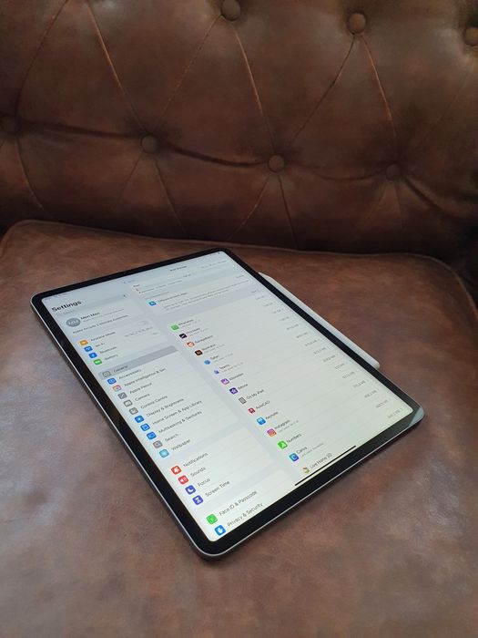 Apple iPad Pro 12.9 (6th Gen, 2022)–2TB+Apple Pencil+калъф, в гаранция