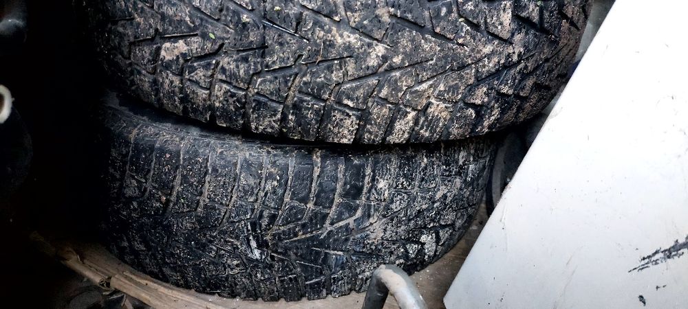 Продам резину зимнюю Maxxis