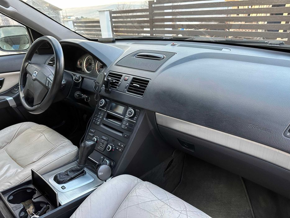 Volvo XC90 D5 AWD, 2012, 205CP, 7 locuri, negru, distribuție schimbată, cârlig remorcare