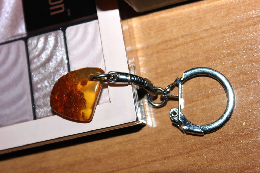 Брелок с янтарём