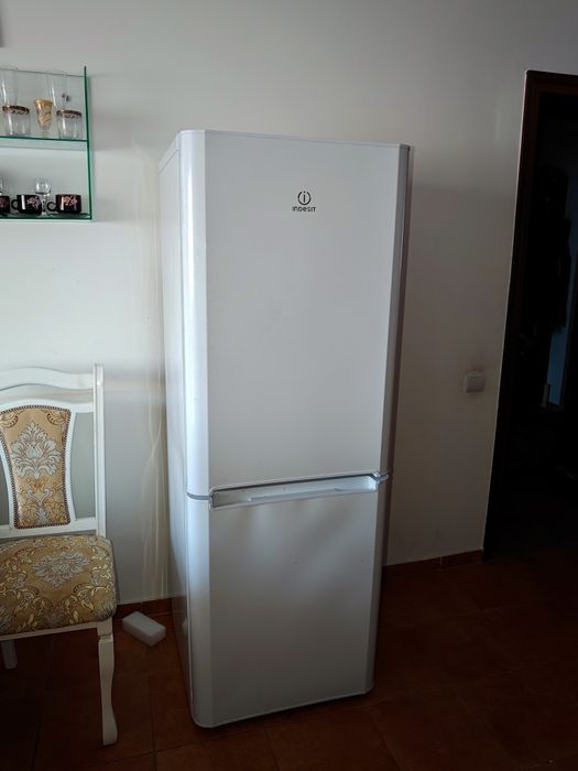 Холодильник Indesit БЕСПЛАТНО
