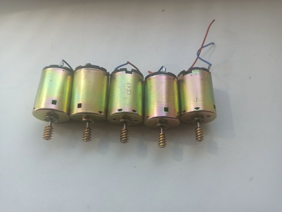 Моторчик двигатель робототехник электродвигатель 12  вольт