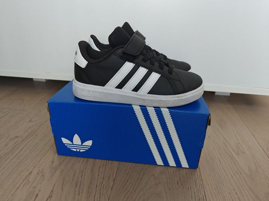 Ghete ADIDAS Copii, Negru/Alb, marimea 30, scai