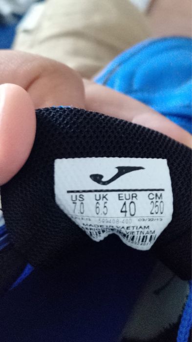 Продам кроссовкм
