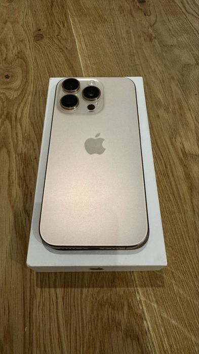 Iphone 16 pro с гаранция