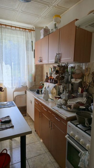 Vând apartament 3 camere etaj 1 semidecomandat