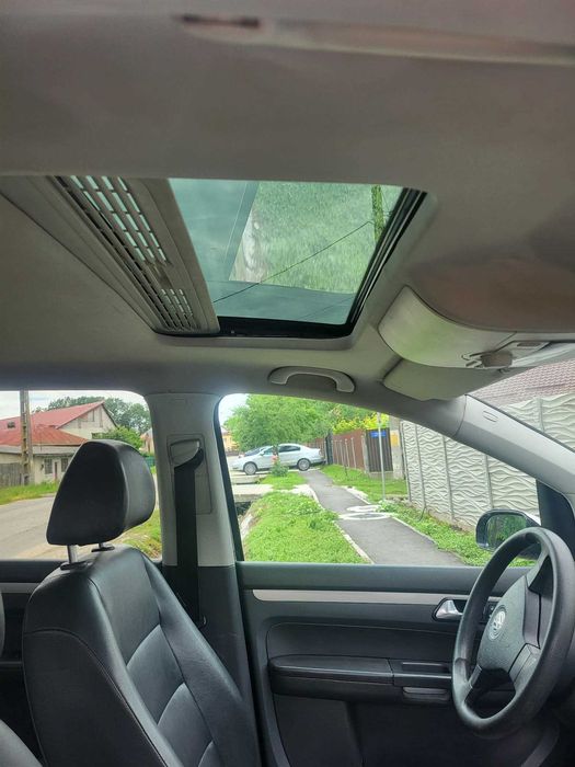 VOLKSWAGEN Touran