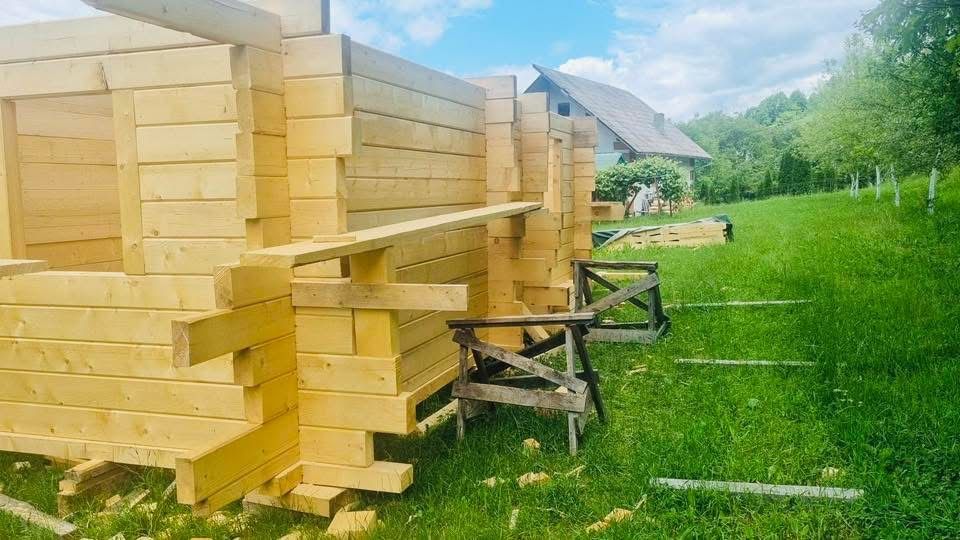 Casă /Cabana din lemn !