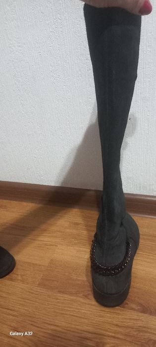 Продам сапожки Лабутен оригинал. Замша. Внутри кожа