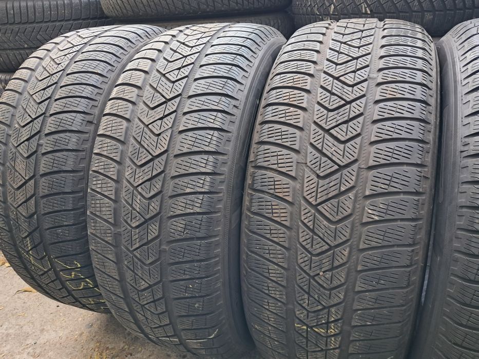 Anvelope second iarna 255 55 R18 Pirelli RFT*RSC