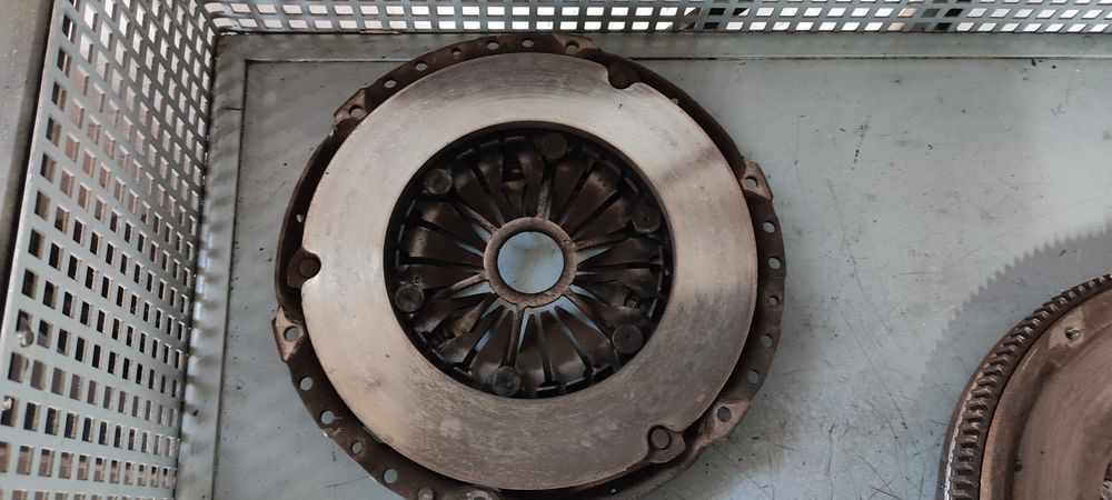 Kit ambreiaj cu volanta si rulment  vw volkswagen touran 2.0 BMP BMM